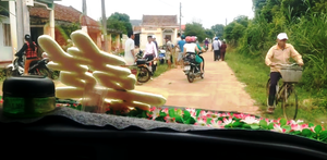 Chặn xe cưới để đòi tiền làm đường: Cán bộ thôn sẽ từ chức nếu phải xin lỗi