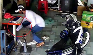 Chủ nhà ngủ say, thanh niên rình rập trộm liền 3 điện thoại