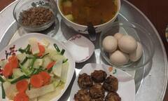 Mới sinh 10 ngày, mẹ bỉm sữa đã lao vào bếp nấu trăm món ngon khiến chị em nể phục