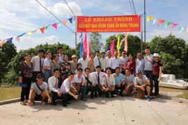 Việt Hưng Phát cùng Áo dài ABC trao 1400 phần quà cho người dân khó khăn các tỉnh miền Tây