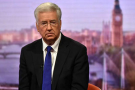 Bộ trưởng Quốc phòng Anh từ chức sau bê bối quấy rối tình dục