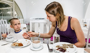 Nghiên cứu mới: Càng đẻ nhiều con trai, mẹ càng giảm tuổi thọ