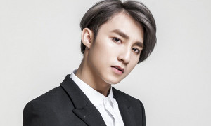 Sơn Tùng M-TP trình diễn với công nghệ hologram tại Bán kết 'Hoa hậu Hoàn vũ Việt Nam 2017'