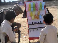 Công bố các video chưa từng có về gia đình trùm khủng bố Osama bin Laden