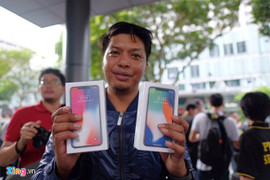 Cả thế giới tràn ngập hình ảnh đập hộp iPhone X vừa lên kệ