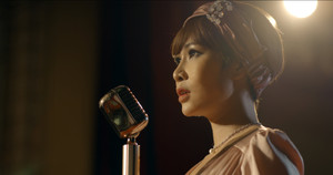 Uyên Linh 'đàn bà' hơn trong sản phẩm âm nhạc mới