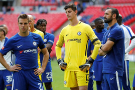 Vì sao Chelsea khủng hoảng chỉ sau 6 tháng lên ngôi vô địch?