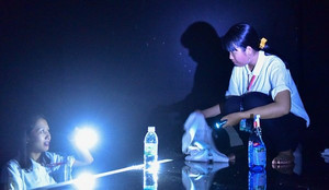 Sân khấu Hoa hậu Hoàn vũ Việt Nam bị sập điện do bão số 12