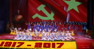 Ảnh: Hào hùng lễ kỷ niệm 100 năm Cách mạng Tháng Mười Nga