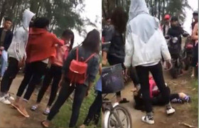 Chỉ vì một câu nói, nữ sinh Nghệ An bị bạn đánh hội đồng dã man