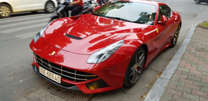 Cận cảnh 'ngựa Ý' Ferrari F12 Berlinetta, giá bán hơn 20 tỷ đồng