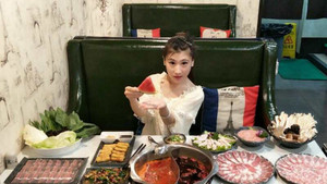 Kinh ngạc: cô nàng hot blogger mảnh mai sở hữu sức ăn ‘khủng’ bằng 9-10 người thường