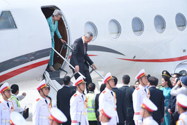 Thủ tướng Lý Hiển Long và phu nhân tươi cười chào Đà Nẵng