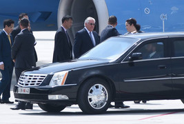 Ảnh, Video: Ngoại trưởng Mỹ đến Đà Nẵng trước Tổng thống Trump ít phút