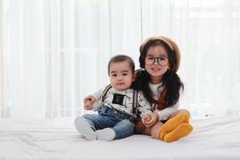 Chẳng cần ý tưởng cầu kỳ, bộ ảnh giản dị của 2 chị em này vẫn gây sốt rần rần