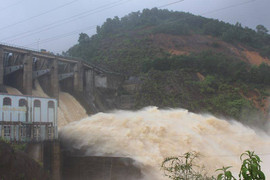 Bão số 13 hướng vào miền Trung: Thủy điện ở Huế tăng tốc xả lũ