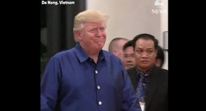 Video: Cận cảnh ông Donald Trump đến dự tiệc chiêu đãi APEC 2017