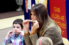 Không tới Việt Nam cùng chồng, đệ nhất phu nhân Melania Trump làm gì khi một mình ở Mỹ?