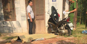 Nam thanh niên chết gục trên xe máy bên ngôi nhà hoang ở Thái Nguyên