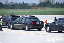 2 'Quái thú' phục sẵn, chờ đón Tổng thống Mỹ hạ cánh xuống Nội Bài