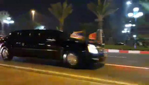 Video: 'Quái thú' của ông Donald Trump rời sân bay về trung tâm thành phố