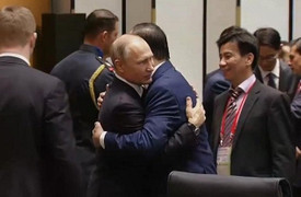 Video: Khoảnh khắc Tổng thống Putin ôm tạm biệt Chủ tịch nước Trần Đại Quang