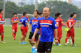 Park Hang Seo tập trung cao độ, không về với vợ chỉ 1 giây