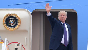 Tổng thống Trump rời Hà Nội, kết thúc chuyến thăm Việt Nam