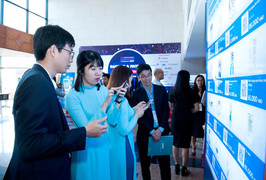 Khách hàng hào hứng với trải nghiệm thanh toán QR Pay của VietinBank