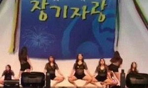 Bệnh viện Hàn Quốc ép nữ y tá nhảy khêu gợi trước mặt quan chức gây phẫn nộ