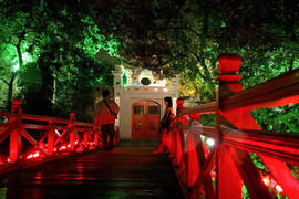 Đề xuất không thu phí vào đền Ngọc Sơn 3 tối cuối tuần