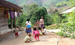 Video: Thăm 'làng siêu đẻ' ở Tây Nguyên