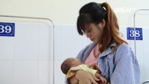 Mẹ nhỏ sữa vào mắt, bé sơ sinh thủng giác mạc, nguy cơ mù vĩnh viễn