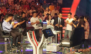 Phút chia tay 'Ai là triệu phú' xúc động của MC Lại Văn Sâm