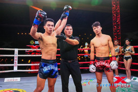 Võ sĩ Trung Quốc làm trò bỉ ổi để chiến thắng sau 1 giây