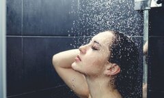5 nguyên tắc 'hội những người thích tắm đêm' cần biết để không gây hại cho cơ thể