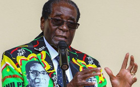 Robert Mugabe: Anh hùng cách mạng hay người kìm hãm Zimbabwe?