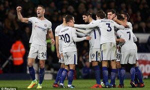 Hazard lập cú đúp, Chelsea chen chân vào top 3