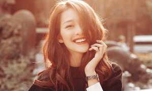 Ngắm Khả Ngân xinh đẹp rạng rỡ trong loạt ảnh tuổi 20