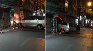 Clip: Ô tô đâm liên tiếp, xuyên thủng cửa tiệm giặt là trên phố Hà Nội