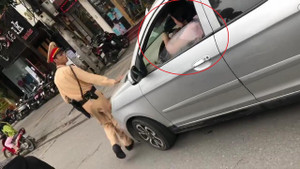 Bị CSGT tuýt còi, nữ tài xế ngoan cố cho xe chạy tiếp vì đang bận