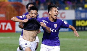Hà Nội thắng Quảng Nam ở 'chung kết' V-League, bầu Hiển vỡ òa hạnh phúc