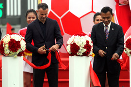 Ryan Giggs cắt băng khánh thành trung tâm bóng đá PVF hiện đại hơn cả MU