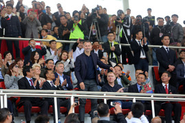 Ryan Giggs nhấp nhổm khi cầu thủ U15 PVF sút tung lưới U15 Stoke City