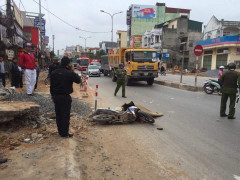 Bị cuốn vào gầm xe ben, người đàn ông chết thảm