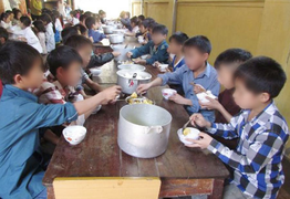 Bán 6 tấn gạo của học sinh dân tộc, hiệu trưởng và hiệu phó bị bắt