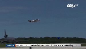 Toàn cảnh máy bay hải quân Mỹ rơi xuống Thái Bình Dương