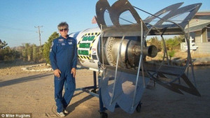 Người đàn ông muốn dùng tên lửa bay vào không gian để chứng minh thế giới phẳng