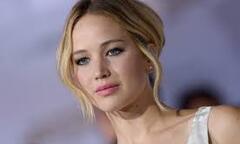 Jennifer Lawrence bình tĩnh khi lộ ảnh nóng trên iCloud