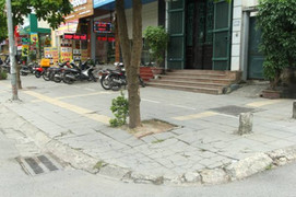 Vỉa hè Hà Nội lát đá bền vững 70 năm: Phù hợp hay lãng phí?